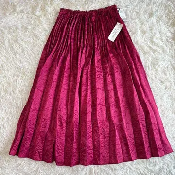 미사용 새상품 베르메이유 페예나 새틴 주름 가공 플리츠 스커트 핑크 34