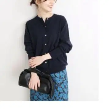 이에나 캐시미어 크루넥 가디건 네이비 둥근넥 금장 버튼