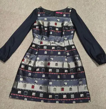 [컨디션 최상] 안나수이 무릎 기장 긴팔 원피스 M 사이즈