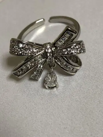 Luxurious ring
