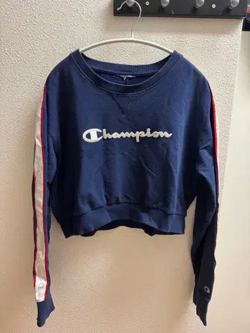 Champion 구제 의류 네이비 크롭 미니 맨투맨
