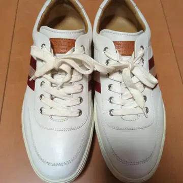 BALLY 화이트/레드 스니커즈