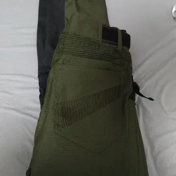 FIELD CORE 올리브 그린 팬츠 S 사이즈