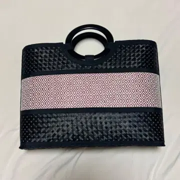 블랙 기하학 패턴 바스켓백