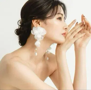 BRIDEME 화이트 플라워 브라이덜 귀찌