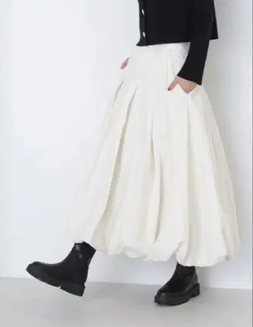 NATURAL BEAUTY BASIC 절개 턱 벌룬 스커트 에크루