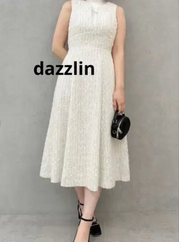dazzlin 다즐린 딥넥 트위드 점프 스커트 아이보리 M