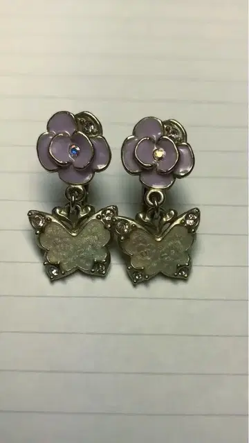 ANNA SUI 귀찌