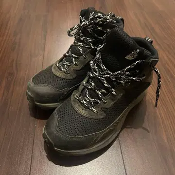 THE NORTH FACE 트레킹 슈즈 22.5cm