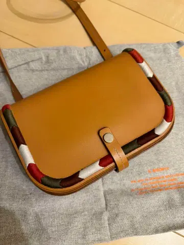 IL BISONTE 브라운 가죽 숄더백