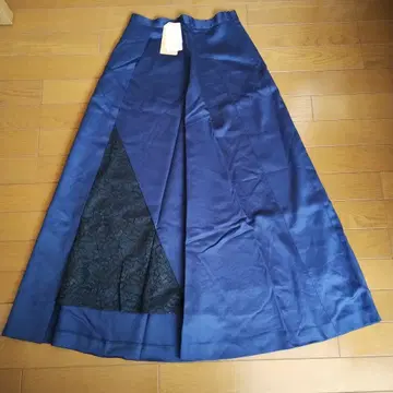 Antigravite 네이비 스커트