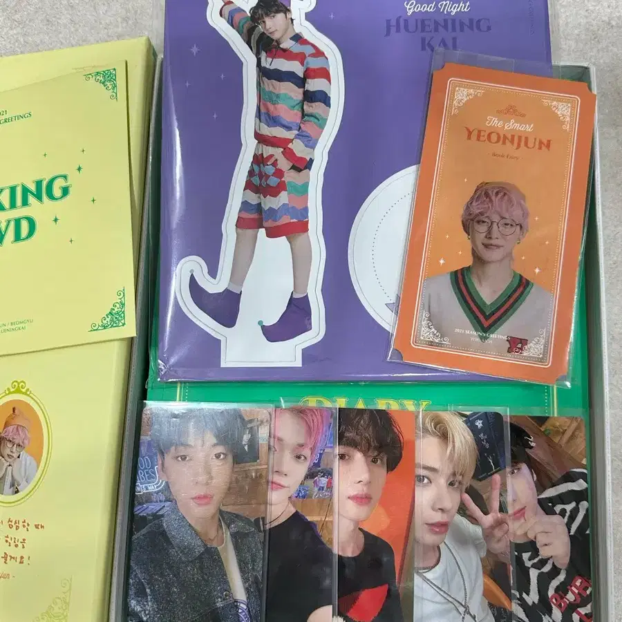 Tomorrow X Together 2021 season's greetings txt