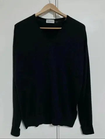 JOHN SMEDLEY 블랙 V넥 스웨터