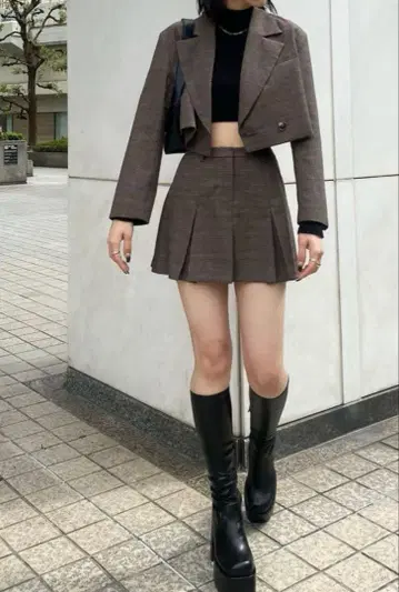EMODA 숏 크롭 자켓 & 플리츠 미니 스커트 셋업