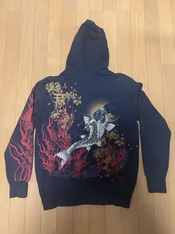 카라쿠리타마시 류기 일본풍 패턴 오르는 잉어와 불꽃 범자 자수 후드티 M