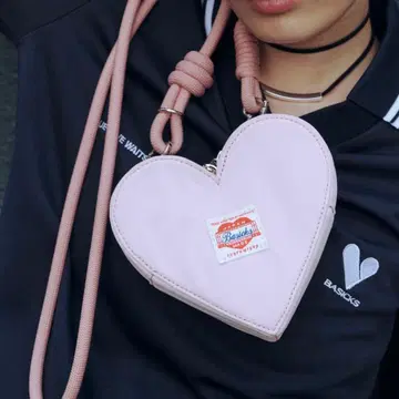 BASICKS x OUTDOOR PRODUCTS 하트 미니 숄더백