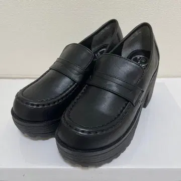 요스케 통굽 스니커즈 펌프스