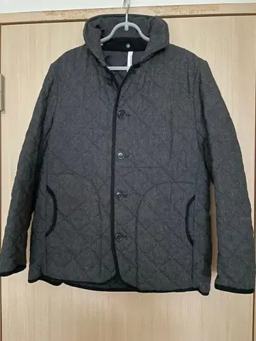 어반 리서치 도어즈 퀼팅 코트 차콜 그레이 남성용 M