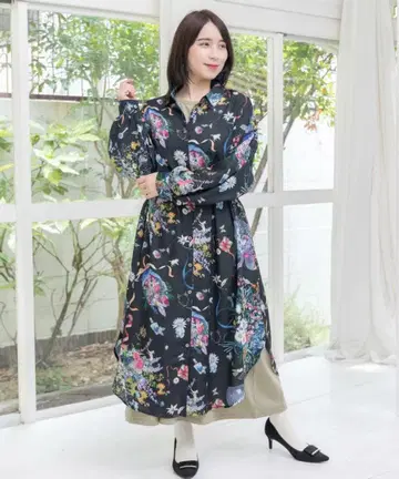 이즈스칼라 553224 별자리와 꽃다발 패턴 셔츠 원피스 블랙
