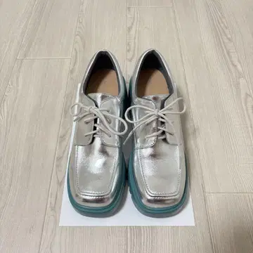 컬러 밑창 레이스업 슈즈 SILVER LL ( 25.0~25.5cm )