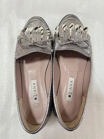 다이애나 실버 로퍼 펌프스