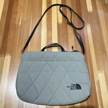 THE NORTH FACE 퀼팅 숄더백