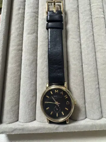 새상품급 MARC BY MARC JACOBS 아날로그 손목시계 작동품