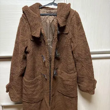 브라운 보아 후드 부착 롱 코트
