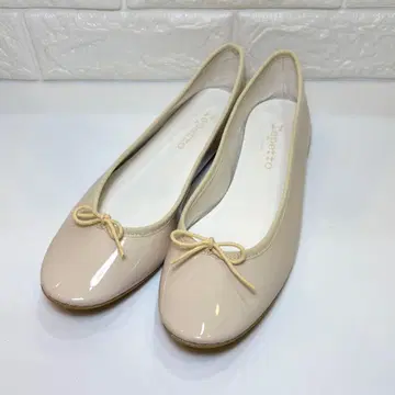 (미사용급) 레페토 에나멜 플랫슈즈 크림 24.5cm