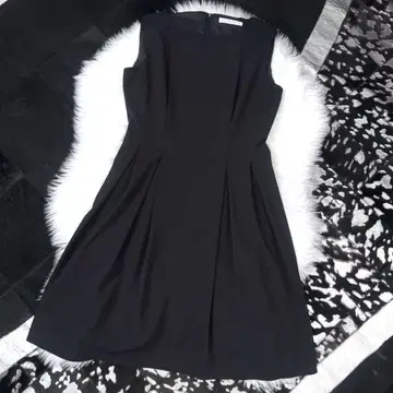M-PREMIER Black 슬리브리스 원피스