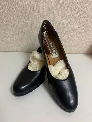블랙 가죽 펌프스 중간 힐