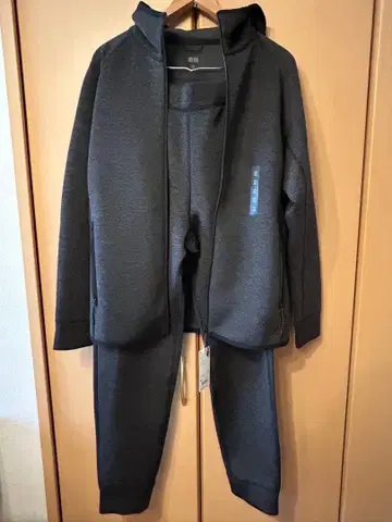 UNIQLO 울트라 스트레치 드라이 맨투맨 후드티 M 다크 그레이 상하의