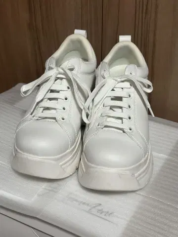 완판템 [ 스즈키 아미 통굽 스니커즈 ] M 사이즈