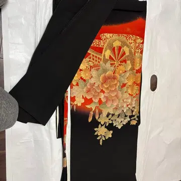 블랙 전통 예복 기모노 꽃무늬 부채 디자인
