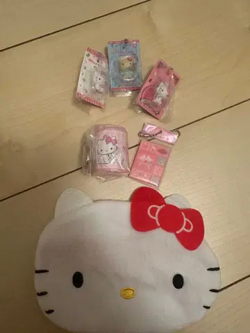 헬로키티 캡슐 토이 세트