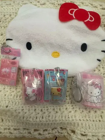 헬로키티 캡슐 토이 세트