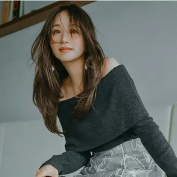 저스길리티 레이디 오프숄더 니트