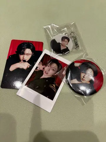 K-POP 아이돌 핀 배지 키링 4개 세트