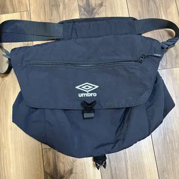 UMBRO/엄브로 별주 로고 자수 나일론 메신저 백