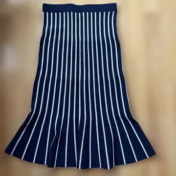 MICHAEL KORS 스트라이프 플레어 스커트