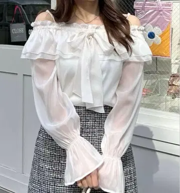 INGNI 라메 시어 2Way 리본 오프숄더 블라우스