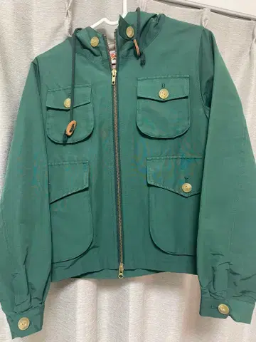 BEAMSBOY 카키색 마운틴 파카 프론트 포켓 부착