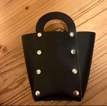 Hender Scheme 블랙 가죽 미니 핸드백