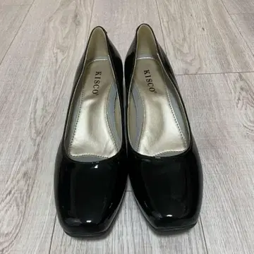 [ KISCO ] 에나멜 펌프스