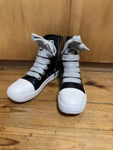 하이컷 스니커즈