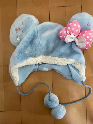 곰 귀 달린 스카이블루 모자