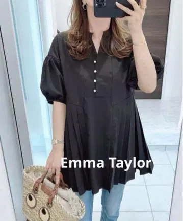 Emma Taylor/에마 테일러 펄 버튼 사이드 플리츠 블라우스