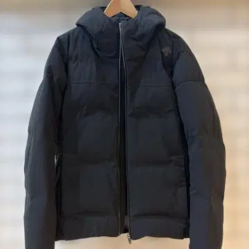 DESCENTE 블랙 다운 자켓 후드 부착