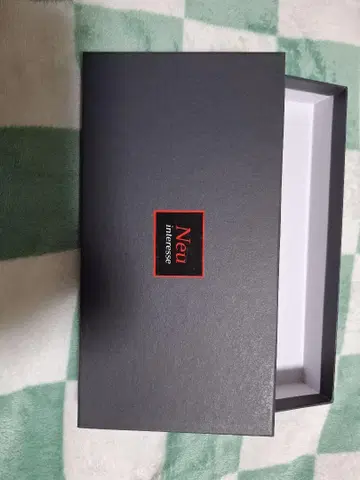 Neu interesse 장지갑