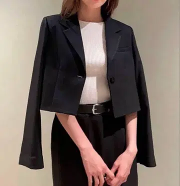 SNIDEL 백 플레어 숏 자켓